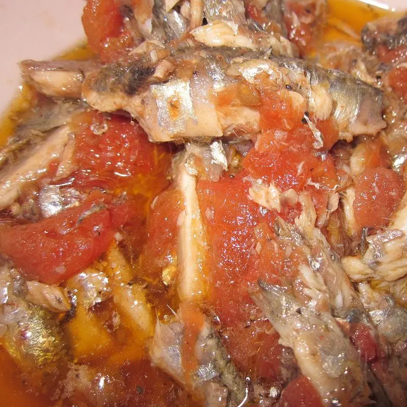 Sardinas troceadas en salsa de tomate de lata