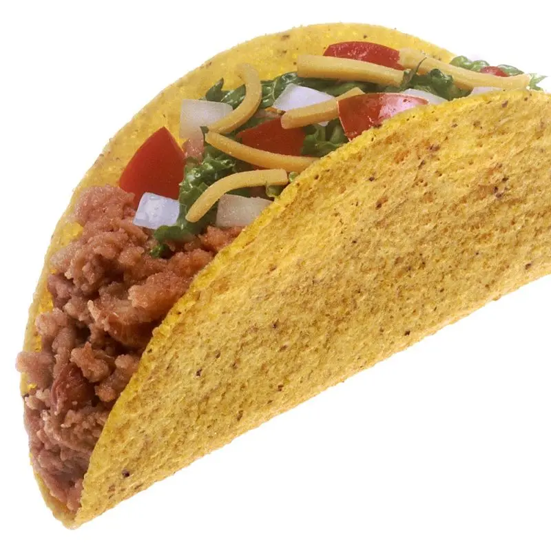Taco de maíz crujiente con la concha dorada y relleno sobre fondo blanco